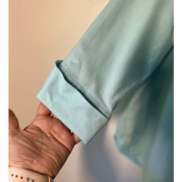 CHICO'S Medium Ice Blue Top No Iron Chic Button Down Stretch Career Preppy - Picture 5 of 7